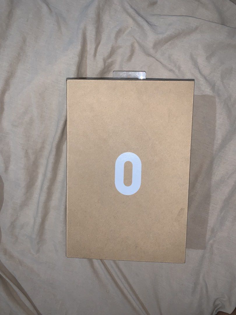 Oculus Quest 2 Elite Strap with Box and Manual (Category: Virtual Reality) located in Koronadal. Submitted by gelaramac (Listing ID 1469694572, Image 1). Description: - Official Oculus Quest 2 Elite Strap - Ergonomic design improves balance and comfort during VR sessions - Easy-to-use adjustable fit dial at the back - Includes original box and safety guide paperwork - DM for fast transactions and shipping details.
