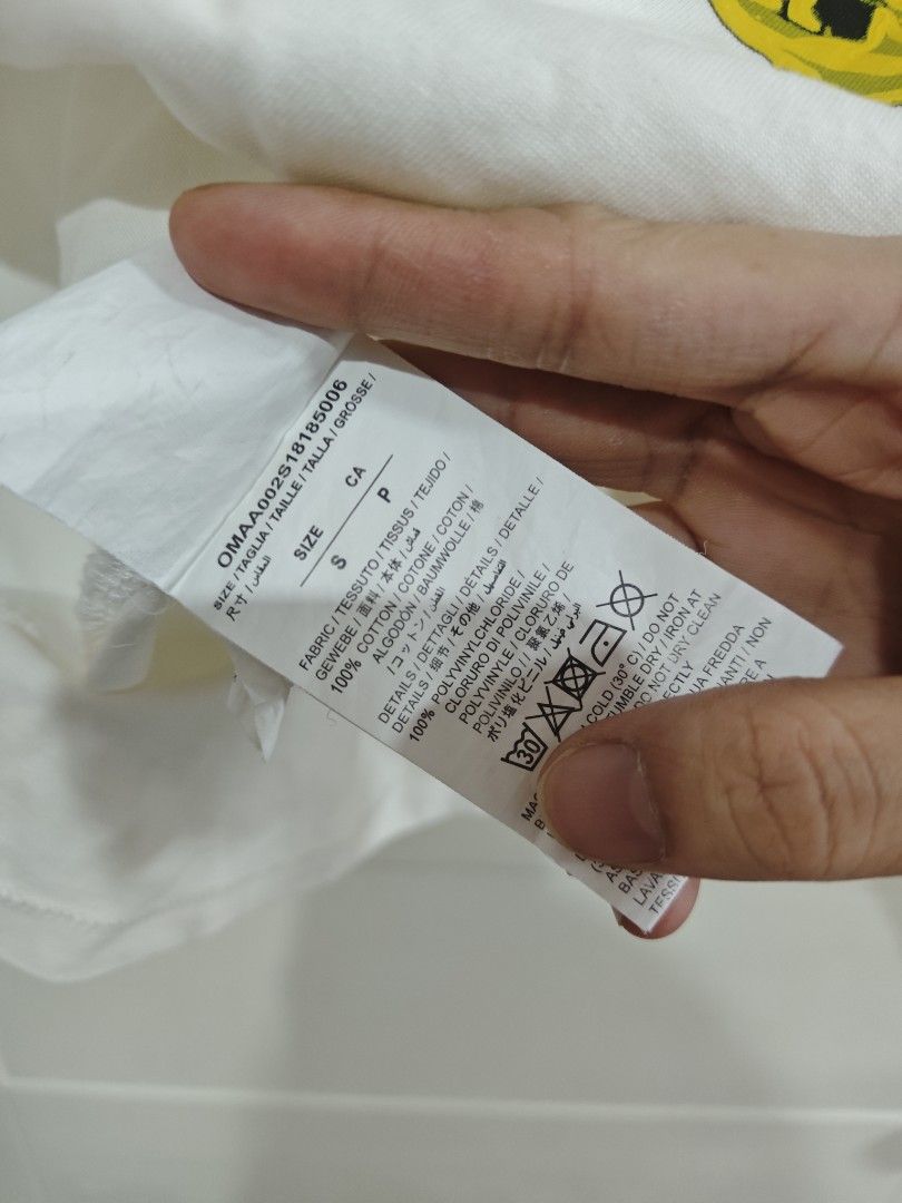 Off white Tee (Category: Tshirts & Polo Shirts ) located in Santa Rosa. Submitted by sassycollection. (Listing ID 1469581134, Image 3). Description: Decluttering luxury items In good condition.