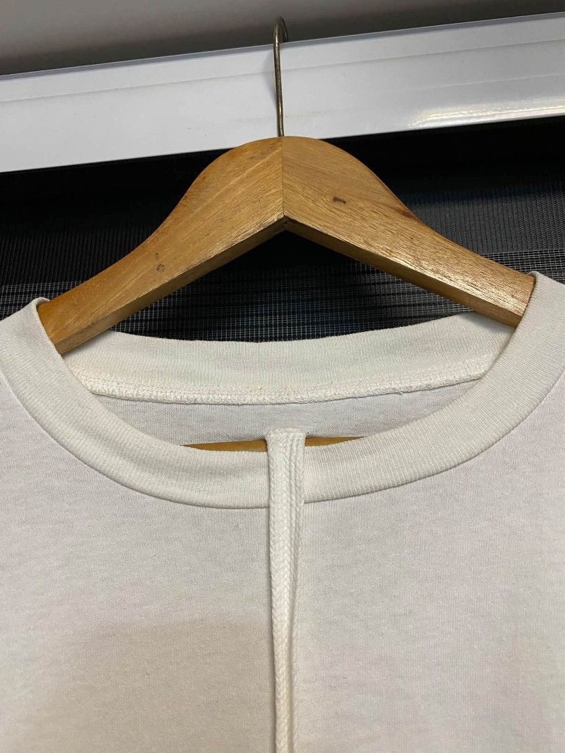 off white x futura alien ss 2019 (Category: Tshirts & Polo Shirts ) located in Bacoor. Submitted by theplugthrifted (Listing ID 1469697169, Image 3). Description: off white x futura alien graphic tee authentic size xxs oversized shirt 23x30.5 excellent condition 999+sf cavite location dm.