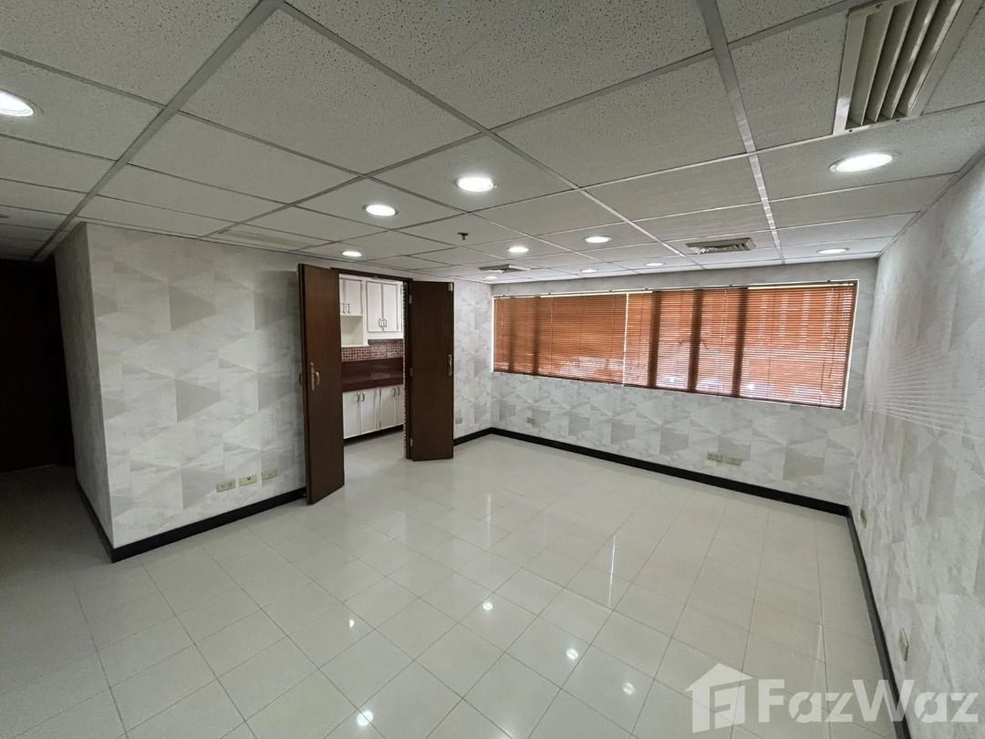 Office for rent at Cacho Gonzalez Building (Category: Commercial) located in Makati City. Submitted by propertyproph (Listing ID 1469622969, Image 1). Description: 🏢 130 sqm Office Space for Rent – Cacho Gonzalez Building, Makati City Looking for a practical office space in Makati? This 130 sqm unit offers multiple rooms and parking spaces, ideal for businesses needing a functional workspace. 📍 Location: Cacho Gonzalez Building, Makati City 📐 