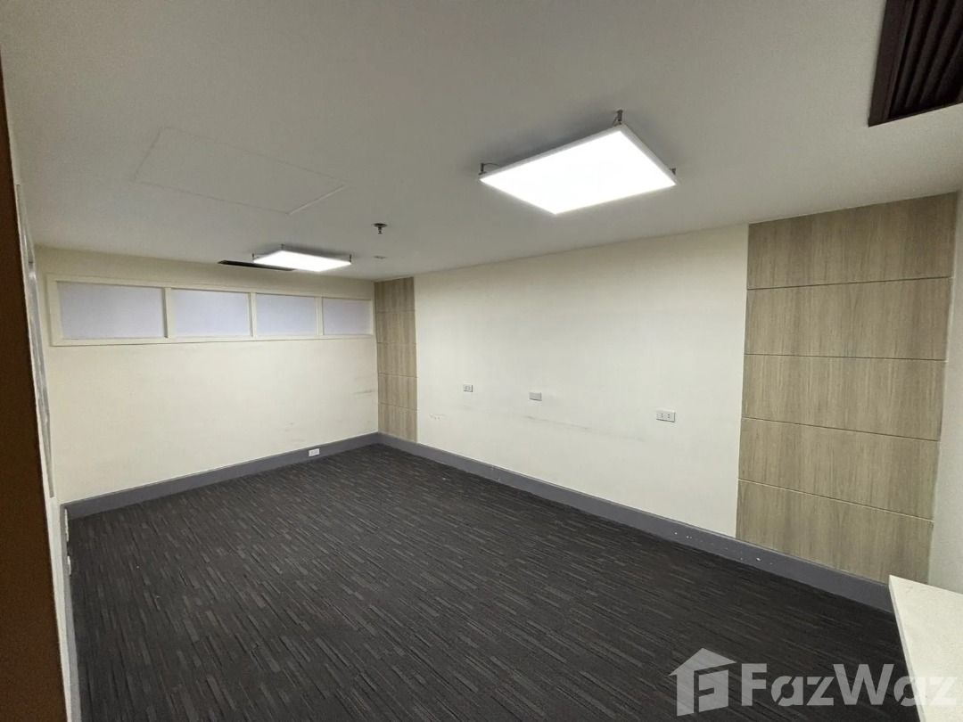 Office for rent at Cacho Gonzalez Building (Category: Commercial) located in Makati City. Submitted by propertyproph (Listing ID 1469623433, Image 1). Description: 🏢 60 sqm Office Space for Rent – Cacho Gonzalez Building, Makati City Set up your business in a practical office space in Makati, featuring separate rooms, dedicated parking, and secure access to a common restroom. 📍 Location: Cacho Gonzalez Building, Makati City 📐 Floor Area: 60 sq