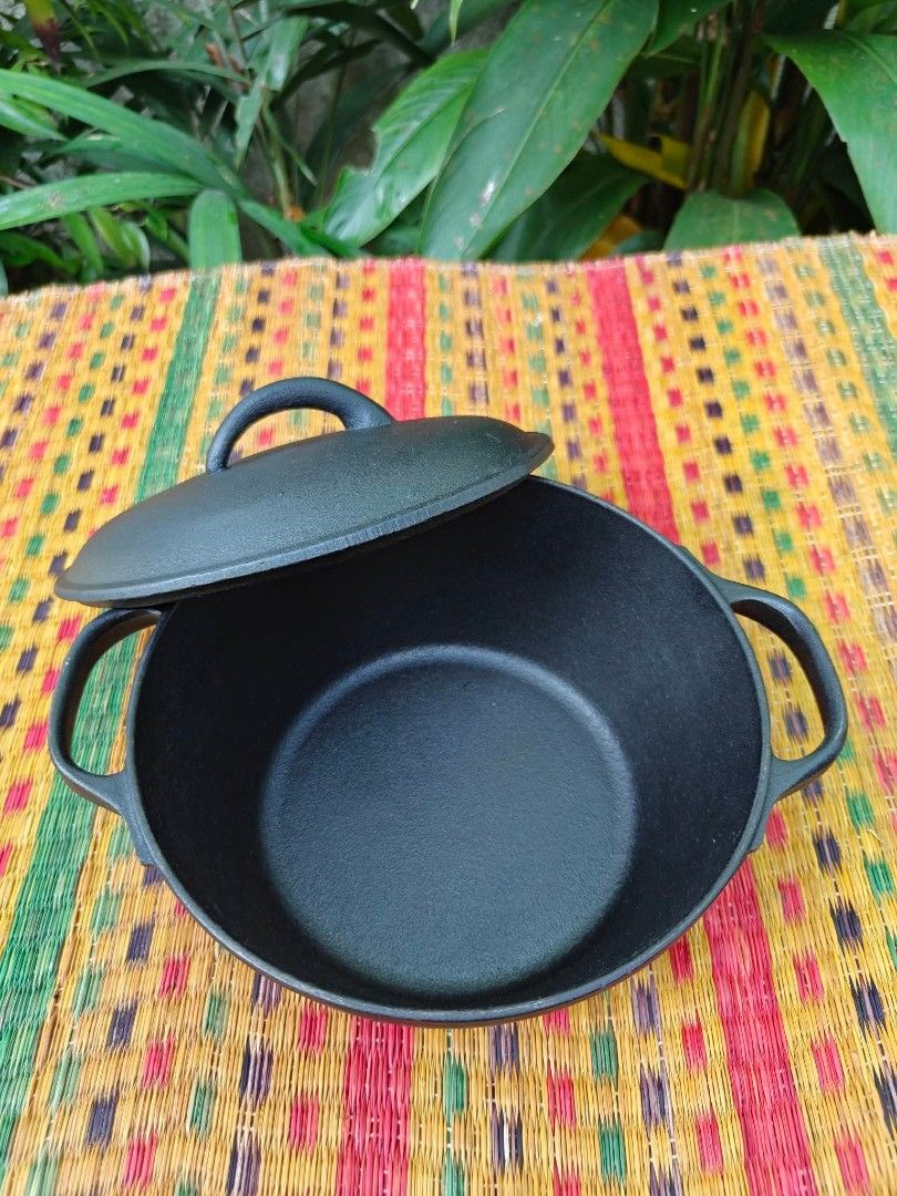 Oigen Cast Iron Dutch Oven 2-quart (rare size) (Category: Cookware & Accessories) located in Cainta. Submitted by ewokee (Listing ID 1469729674, Image 2). Description: Made in Japan. Ready to use.
