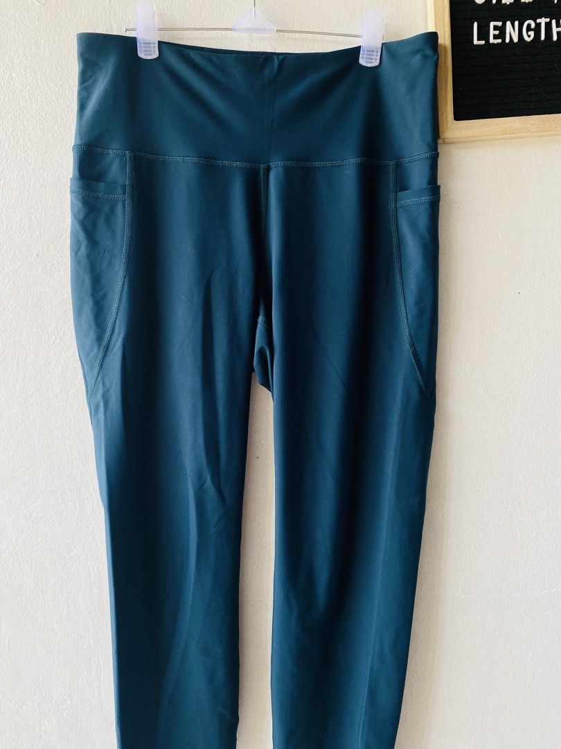 Old Navy Active Elevate Leggings (Category: Activewear) located in Caloocan City. Submitted by lovemyclothes21 (Listing ID 1469610907, Image 2). Description: - Brand/Model: Old Navy Active Elevate Leggings - Color: Dark teal blue - Features: High-waisted design, practical side pockets on both legs, and Go-Dry moisture-wicking fabric - Size: Fits 30-36 with a 34 length.