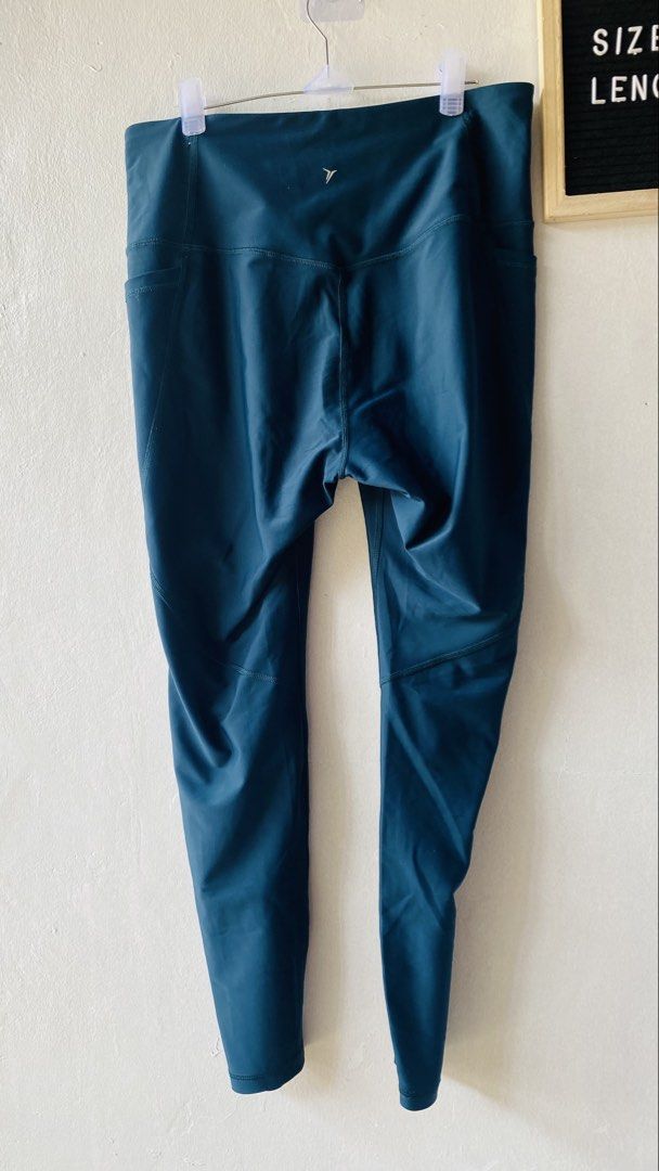 Old Navy Active Elevate Leggings (Category: Activewear) located in Caloocan City. Submitted by lovemyclothes21 (Listing ID 1469610907, Image 3). Description: - Brand/Model: Old Navy Active Elevate Leggings - Color: Dark teal blue - Features: High-waisted design, practical side pockets on both legs, and Go-Dry moisture-wicking fabric - Size: Fits 30-36 with a 34 length.