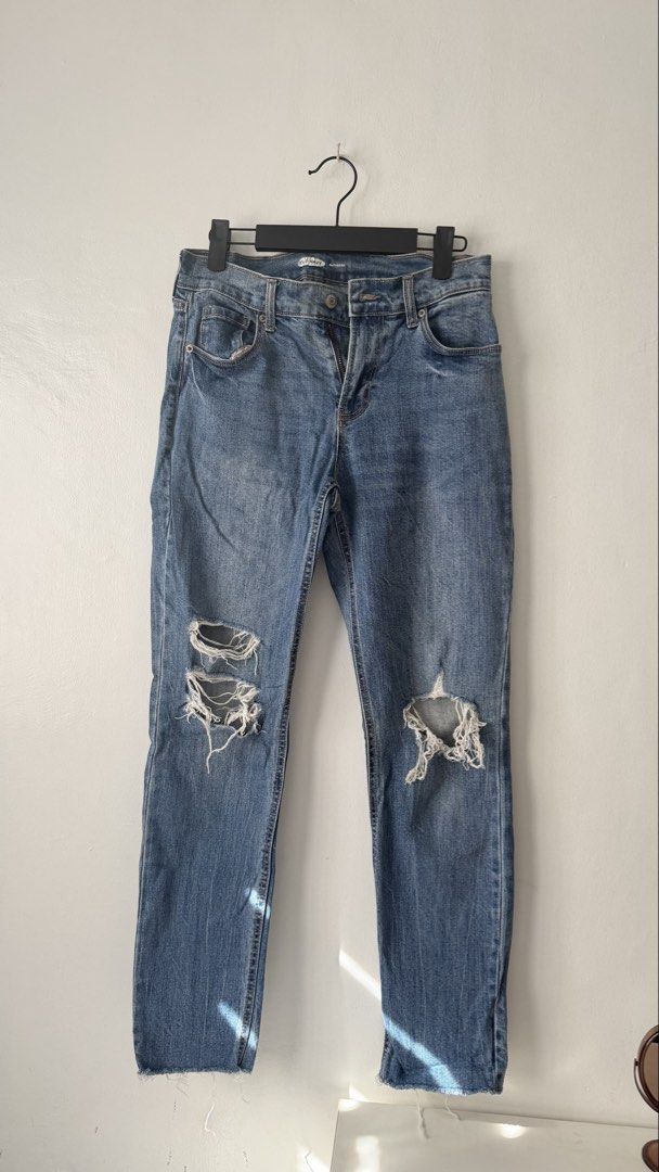Old Navy Distressed Boyfriend Jeans (Category: Jeans) located in Cainta. Submitted by getsometin (Listing ID 1469663245, Image 2). Description: .