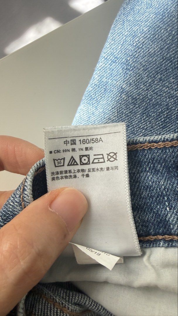 Old Navy Distressed Boyfriend Jeans (Category: Jeans) located in Cainta. Submitted by getsometin (Listing ID 1469663245, Image 3). Description: .