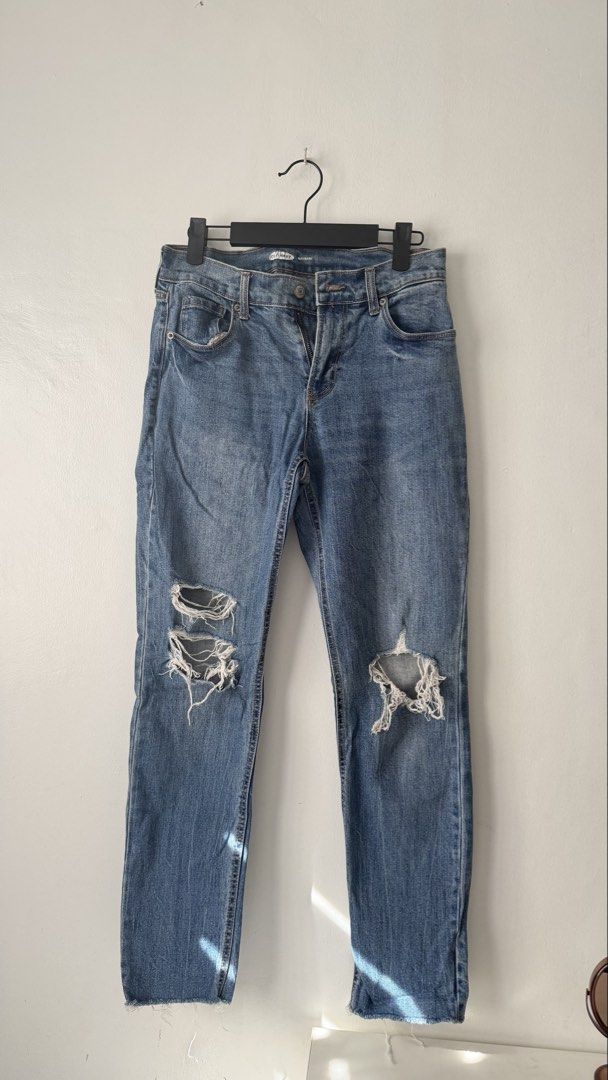 Old Navy Distressed Boyfriend Jeans (Category: Jeans) located in Cainta. Submitted by getsometin (Listing ID 1469663245, Image 1). Description: .