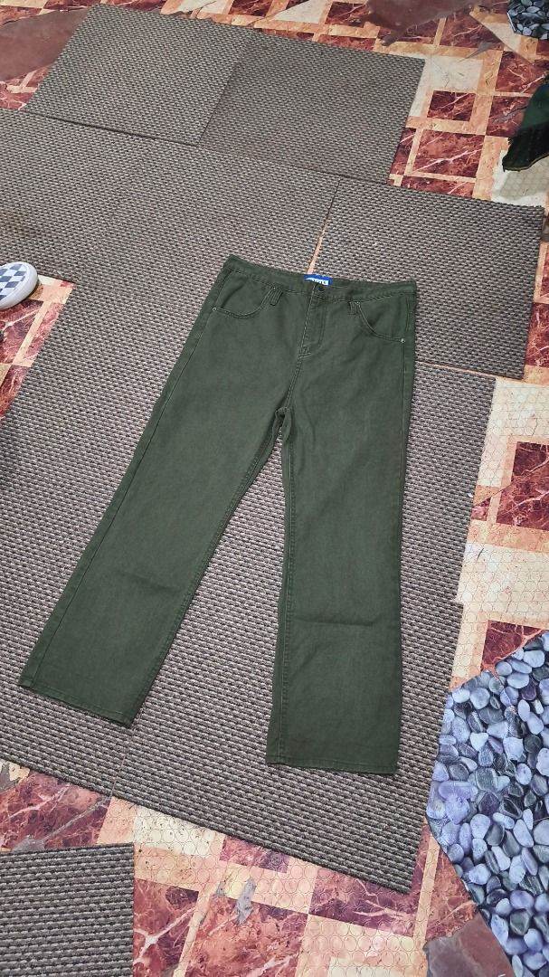 Olive green Jeans (Category: Jeans) located in Davao. Submitted by thethriftproject082 (Listing ID 1469748363, Image 1). Description: Random Olive Straight Cut Jeans 📍𝐌𝐈𝐍𝐄: 400 📍𝐒𝐈𝐙𝐄 𝐎𝐍 𝐓𝐀𝐆: 34-36 📍𝐃𝐈𝐌𝐄𝐒: W 34-36, 40L, 9 inches Hem.