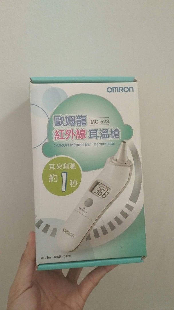 Omron MC-523 Infrared Ear Thermometer (Category: Thermometers) located in Quezon City. Submitted by ralphralph (Listing ID 1469626831, Image 1). Description: - Model: Omron MC-523 Infrared Ear Thermometer - Fast 1-second temperature measurement - Clear digital display with easy on and memory buttons - Compact, ergonomic design that fits comfortably in hand - Includes original box, protective cap, and probe covers - Battery-operated for convenient