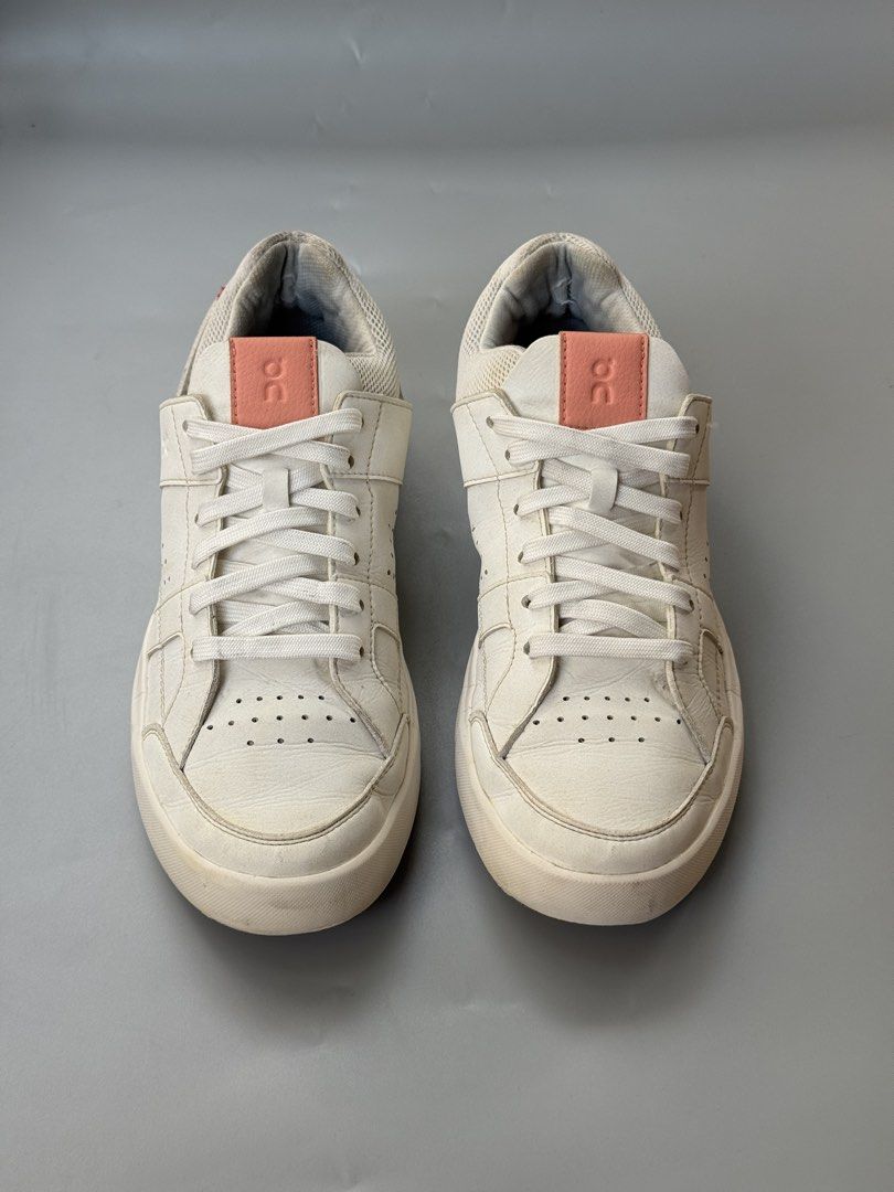 ON CLOUD THE ROGER CLUBHOUSE (Category: Sneakers) located in Legazpi City. Submitted by mr.solelution (Listing ID 1469692086, Image 3). Description: • ON CLOUD THE ROGER CLUBHOUSE ( women ) • SIZE: 8us / 39euro / 25cm • VERY GOOD CONDITION • SOCKLINE TEAR, SIGN OF USAGE LOCATION: LEGAZPI ALBAY BICOL📍 PLUS SHIPPING FEE 💵.
