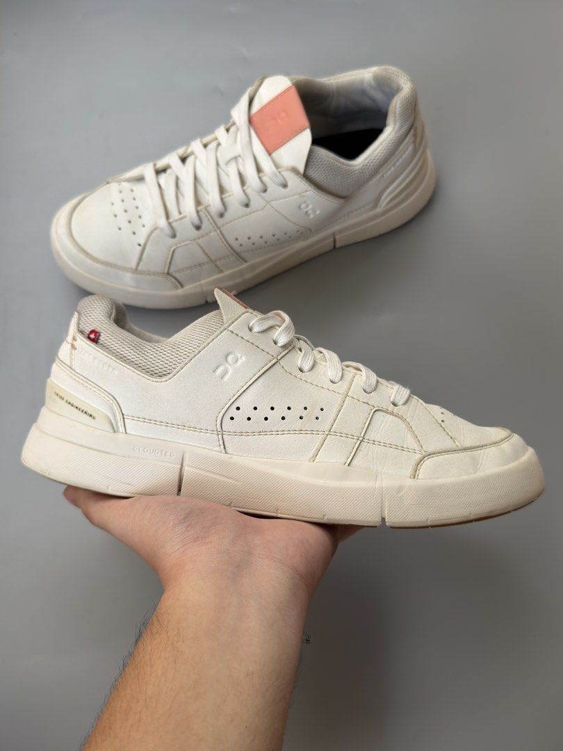 ON CLOUD THE ROGER CLUBHOUSE (Category: Sneakers) located in Legazpi City. Submitted by mr.solelution (Listing ID 1469692086, Image 1). Description: • ON CLOUD THE ROGER CLUBHOUSE ( women ) • SIZE: 8us / 39euro / 25cm • VERY GOOD CONDITION • SOCKLINE TEAR, SIGN OF USAGE LOCATION: LEGAZPI ALBAY BICOL📍 PLUS SHIPPING FEE 💵.