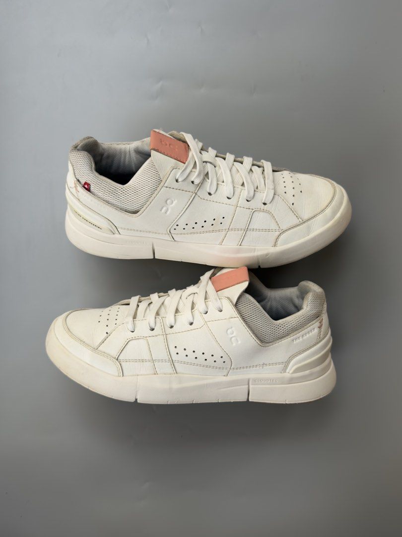 ON CLOUD THE ROGER CLUBHOUSE (Category: Sneakers) located in Legazpi City. Submitted by mr.solelution (Listing ID 1469692086, Image 2). Description: • ON CLOUD THE ROGER CLUBHOUSE ( women ) • SIZE: 8us / 39euro / 25cm • VERY GOOD CONDITION • SOCKLINE TEAR, SIGN OF USAGE LOCATION: LEGAZPI ALBAY BICOL📍 PLUS SHIPPING FEE 💵.