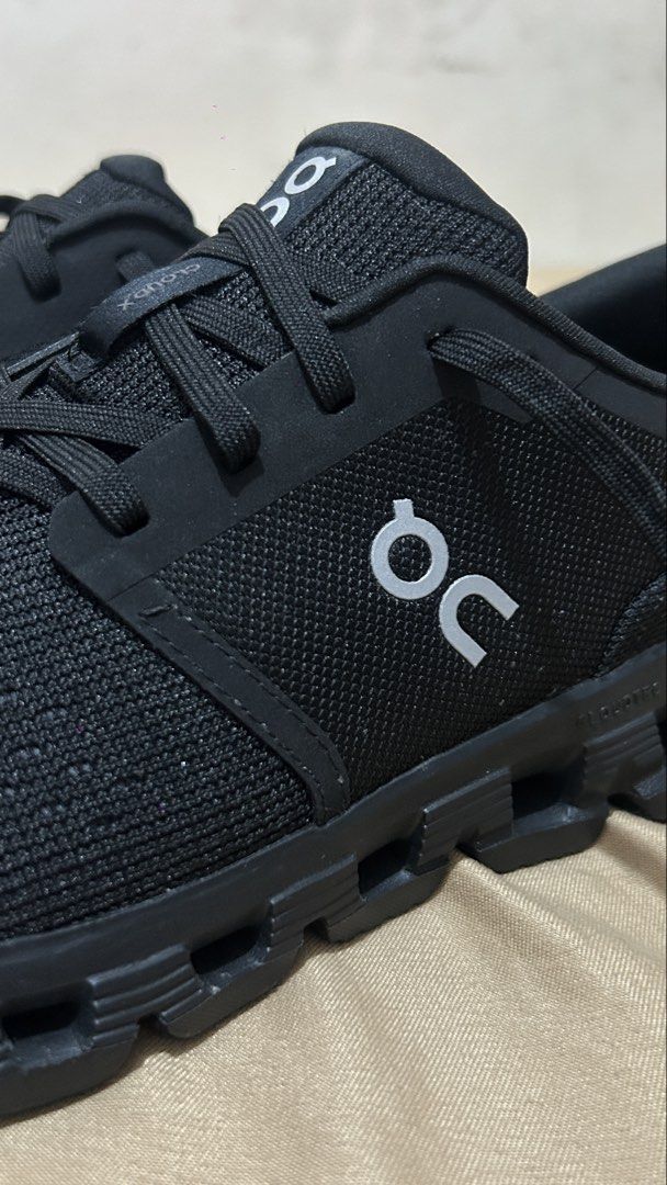 On Cloud X 4 Black Running Shoes Swiss Engineering (Category: Sneakers) located in Taguig. Submitted by lorie_19 (Listing ID 1469671082, Image 2). Description: - Model: On Cloud X 4 running shoes - Color: Black - For Men - Design: Swiss-engineered with Helion superfoam midsole and speedboard plate - Upper: Textured mesh with iconic branding - Condition: Flawless, completely clean outsoles with zero tread wear, scuffs, tears, or dirt - NO BOX - Bo