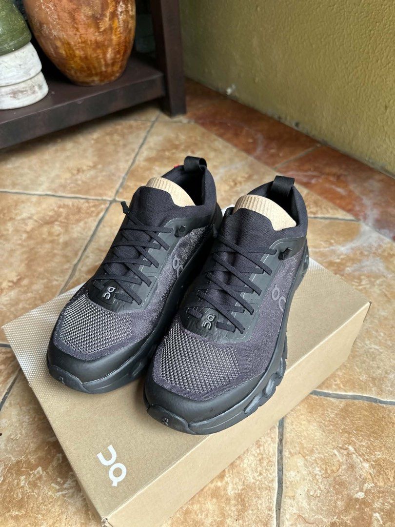 ON Cloudtilt Moon Black US 8 (Category: Sneakers) located in Quezon City. Submitted by trumanaali (Listing ID 1469590614, Image 3). Description: ON Cloudtilt Moon Black US SIZE 8 Used twice only RFS: size is too big Location: Katipunan, QC.