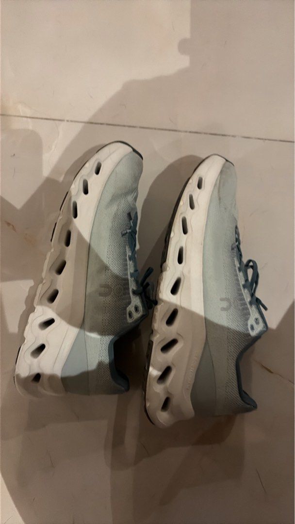 On Cloudtilt Used 9.5 mens (Category: Sneakers) located in Manila. Submitted by totik3 (Listing ID 1469699469, Image 2). Description: Slight Used negotiable and taguig.