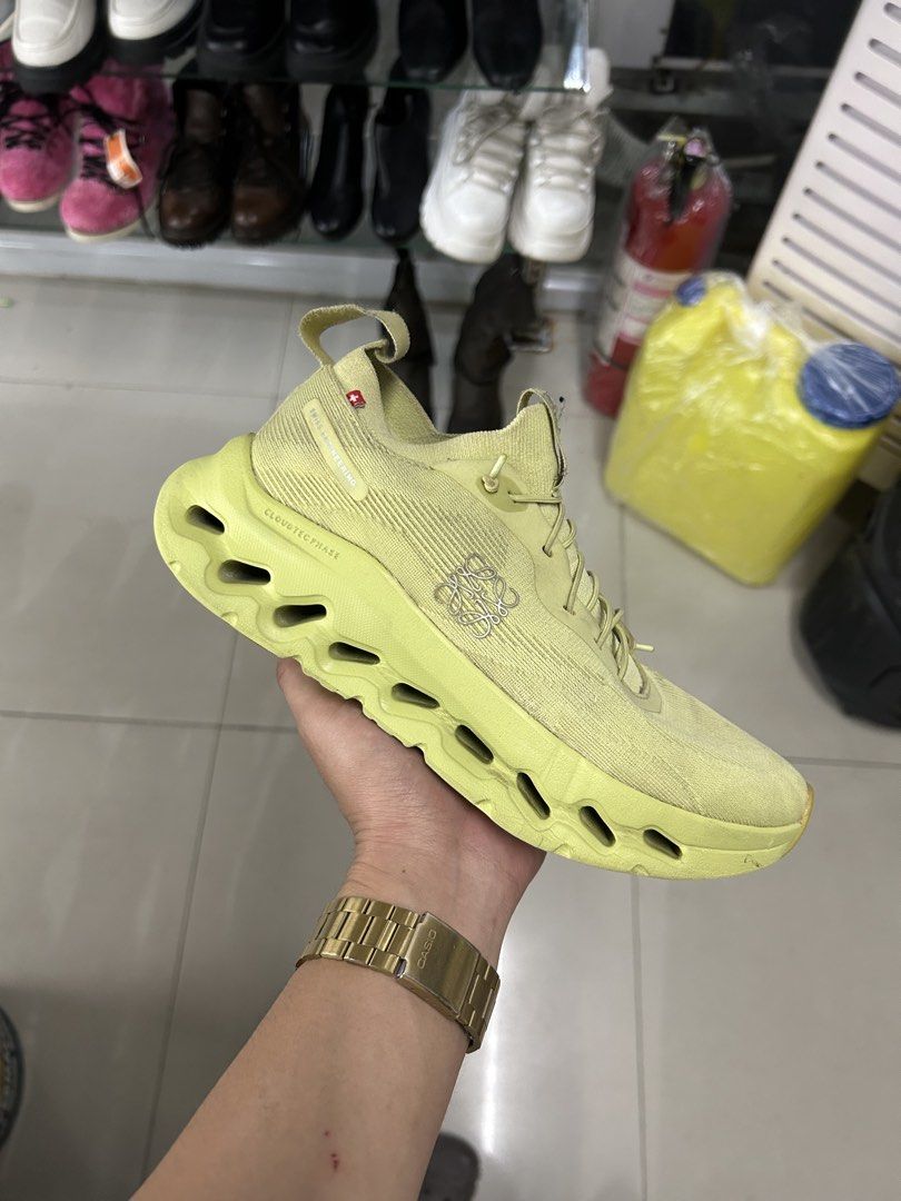 On x Loewe Cloudtilt Lime Green (Category: Sneakers) located in Manila. Submitted by silentbear-c433 (Listing ID 1469751298, Image 1). Description: On Running x LOEWE Cloudtilt Lime Green US 6.5 Wmns Official Retail Price: Around ₱29,300 to ₱32,900 4,495 Only ORIGINAL 💯 Used Condi Lipa City Batangas.