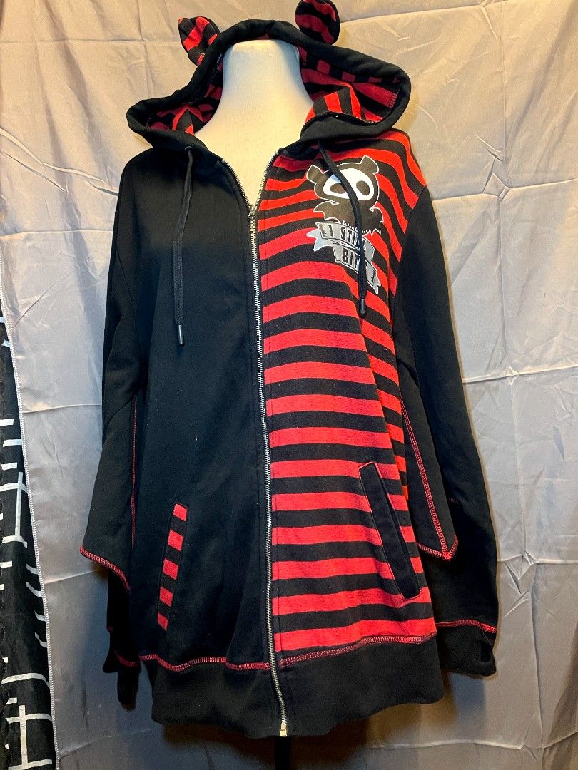 ONHOLD❌ (Category: Coats, Jackets and Outerwear) located in Los Banos. Submitted by nicot_nit (Listing ID 1469705904, Image 3). Description: ❌❌.