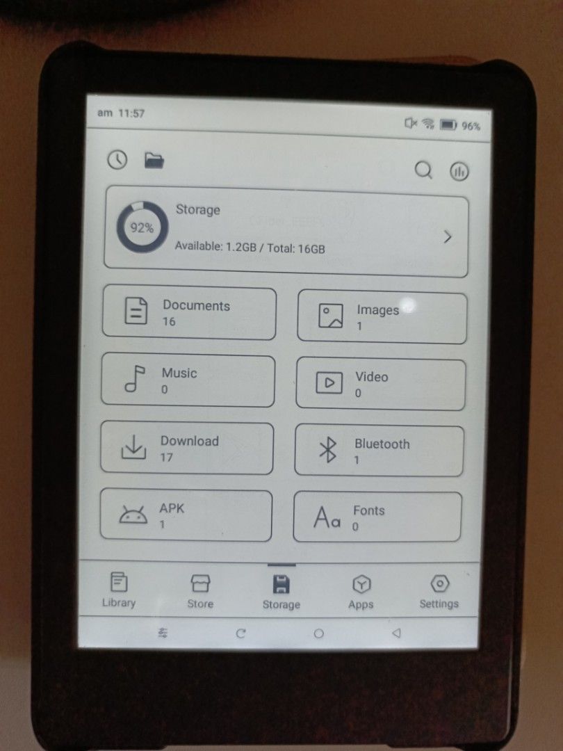ONYX BOOX POKE 4S LITE (Category: E-Readers) located in Calamba. Submitted by niki_silver (Listing ID 1469712543, Image 2). Description: FOR SALE BOOX ONYX POKE 4 LITE P5,000 16GB ANDROID 11 EREADER PWEDE MAGBASA NG MANGA PWEDE MAGINSTALL NG APPS PWEDE MAGBROWSE SA INTERNET BAWAL SA MASELAN MAY SCRATCHES SA SCREEN AND BODY AND MAY WHITE CIRCLE (as seen sa pic) di ko alam kung dead pixel ba tawag dyan - can transact sa fb acc kung nagaalangan kayo