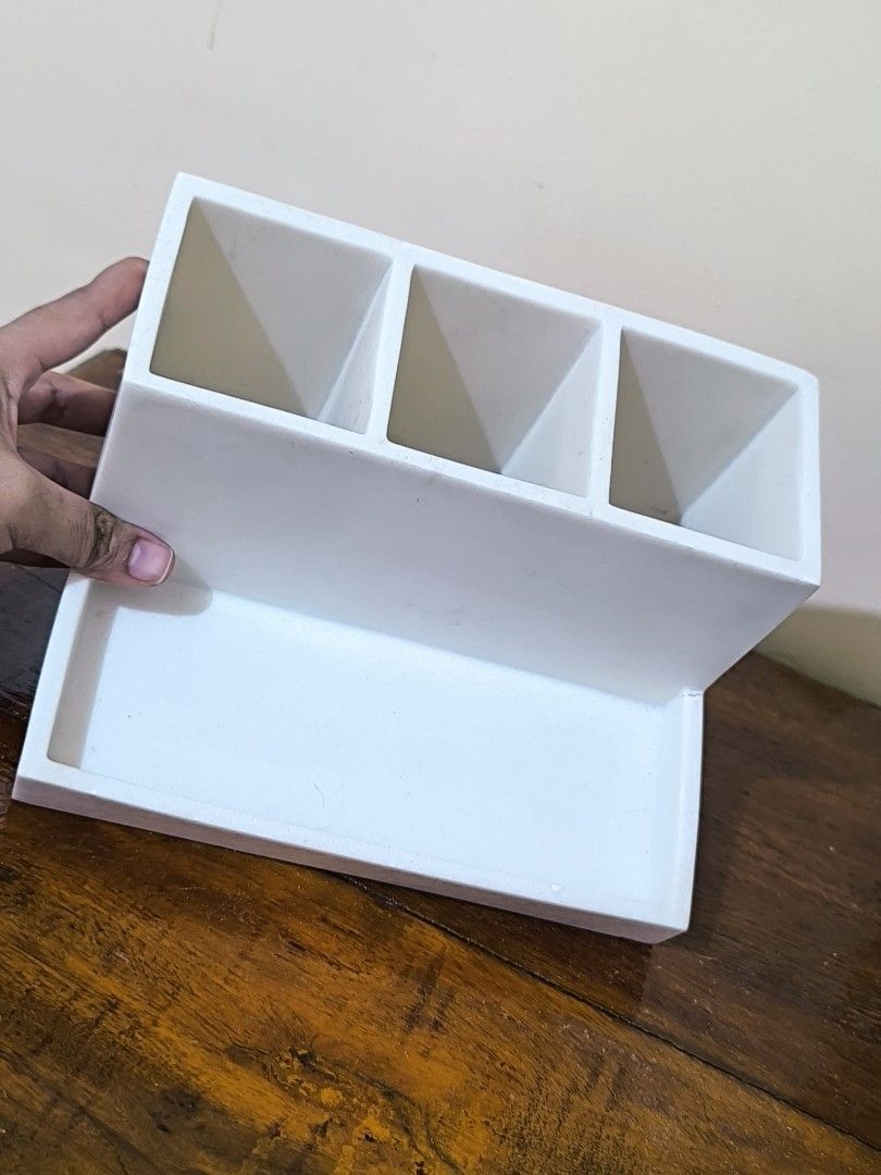 Organizer (Category: Accessory Holder, Box & Organizers) located in Pangil. Submitted by kopee_matcha (Listing ID 1469699112, Image 3). Description: Price : 320 Comment: Mine/ M CLAIMING RULES • Strictly 2-day reservation only. Payment must be completed within 48 hours, otherwise the order will be forfeited and offered to the next miner. • No deleting/editing of "MINE" comments. •3+ items: Large pouch or box packaging only. Please manage your exp