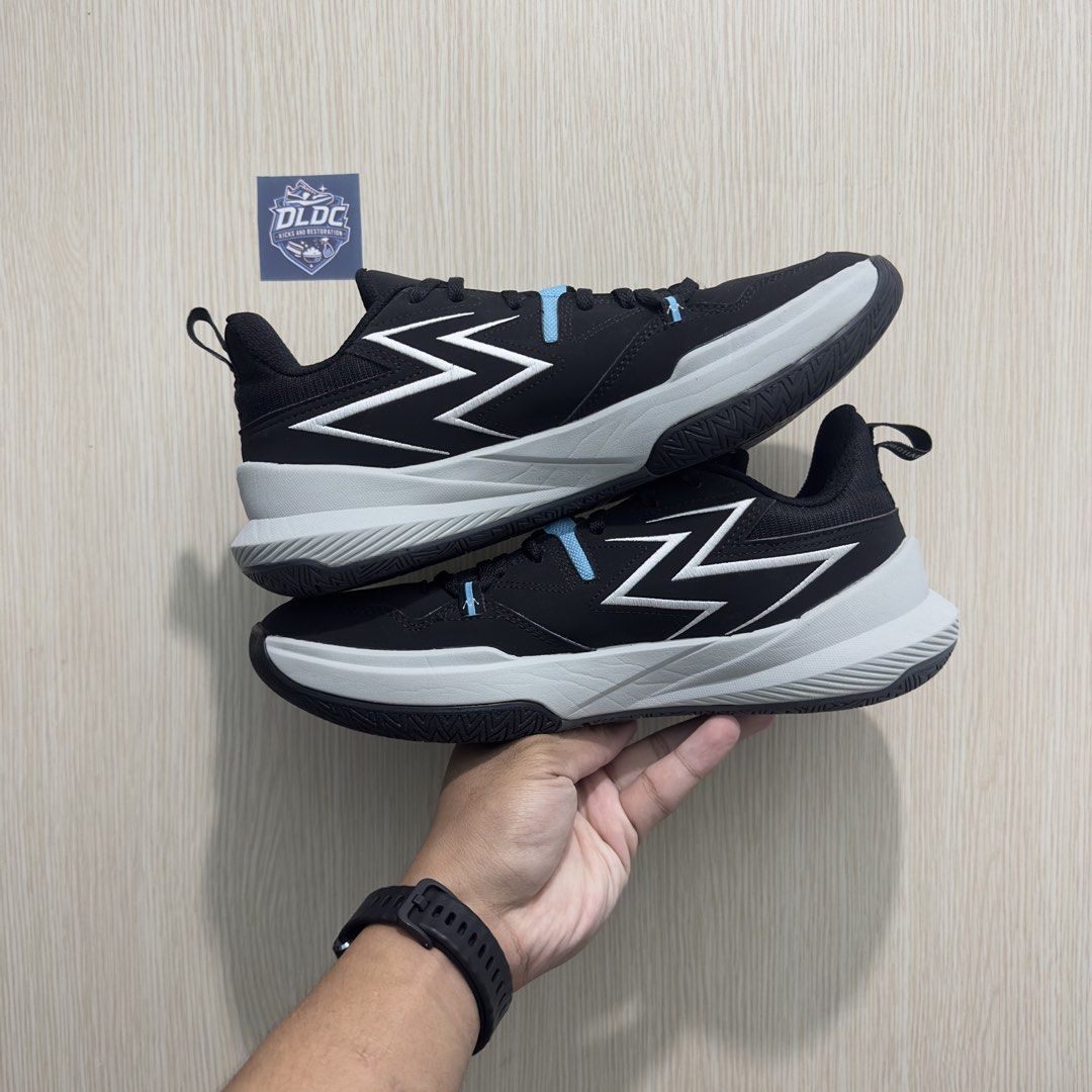 ORIGINAL 361 DEGREES BIG 3 TEAM 2.0 (Category: Sneakers) located in Bacoor. Submitted by dldc.kicks.and.restoration (Listing ID 1469720300, Image 2). Description: FOR SALE 361 Degrees Big3 Team 2.0 • SIZE 8.5 • USED 2X / NO BOX • 1495 Php FIRM‼️ 📍Molino 3, Bacoor Cavite / Pasay (by schedule) IG / FB - DLDC KICKS AND RESTORATION.
