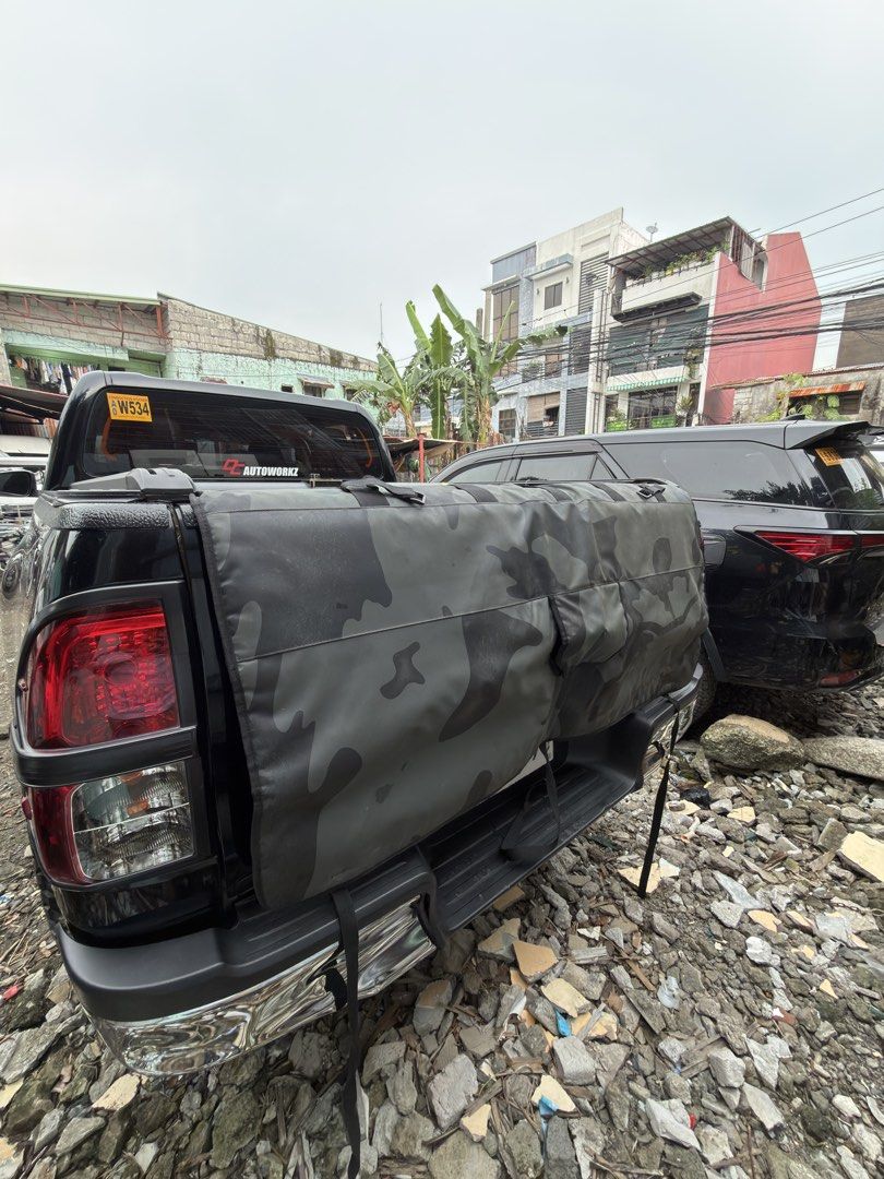 Original Fox Tailgate Pad (Category: Body Parts and Accessories) located in Manila. Submitted by luckygem.1cfe34 (Listing ID 1469681202, Image 2). Description: Used but not abused. missing 3/5 bike straps ONLY FOR PICK-UP type of car.