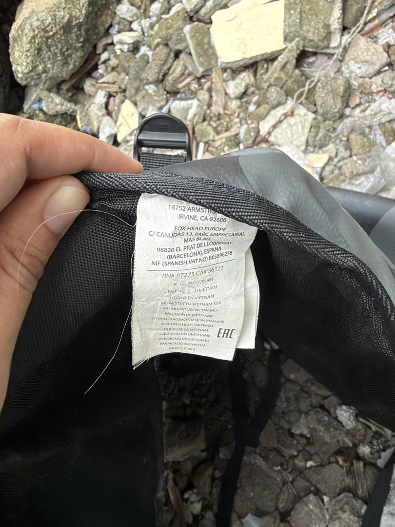 Original Fox Tailgate Pad (Category: Body Parts and Accessories) located in Manila. Submitted by luckygem.1cfe34 (Listing ID 1469681202, Image 3). Description: Used but not abused. missing 3/5 bike straps ONLY FOR PICK-UP type of car.