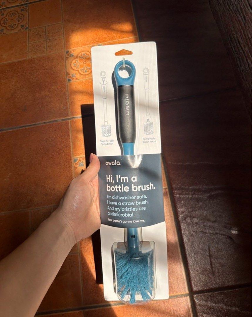 Original Owala bottle cleaner (Category: Water Bottles & Tumblers) located in Manila. Submitted by brownbutterlatte (Listing ID 1469593458, Image 1). Description: 100% Original. If in doubt don’t inquire. Bought in Singapore. Complete packaging. Price slightly negotiable..
