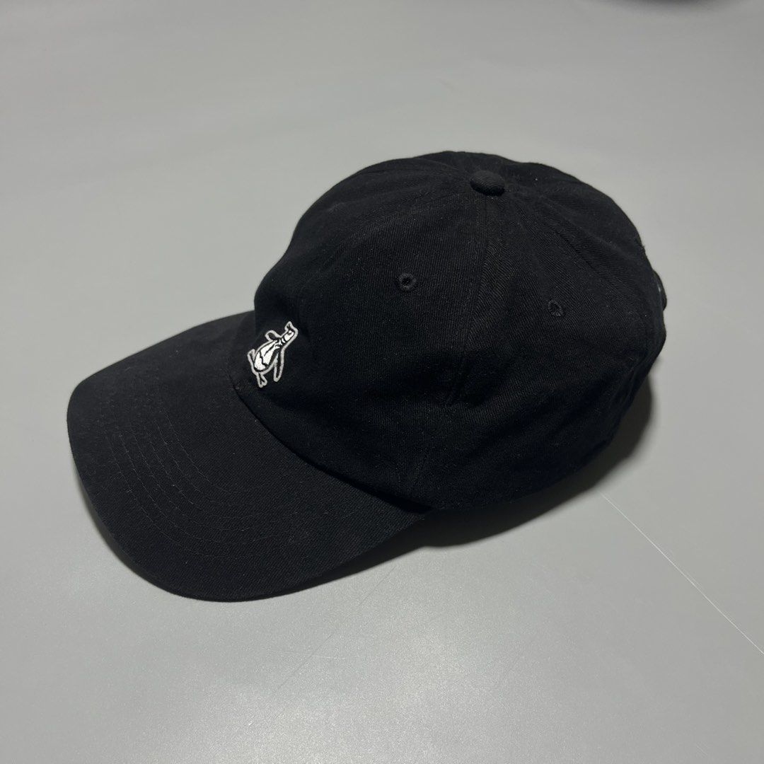 Original Penguin Mens Black Cap (Category: Caps & Hats) located in Bacolod City. Submitted by marmanj (Listing ID 1469607310, Image 3). Description: Original Penguin Mens Black Cap •Like new •Original •No flaws ✨Original Penguin cotton twill baseball cap featuring the brand’s iconic “Pete the Penguin” embroidered logo on the front. 🏷️Price: ₱780 📌Location: Bacolod City Negros Occidetal ‼️Disclaimer: We are not affiliated with the Official Brand