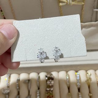 (Category: ) located in . Submitted by curatedbykhy (Listing ID 1469687849, Image 1). Description: .