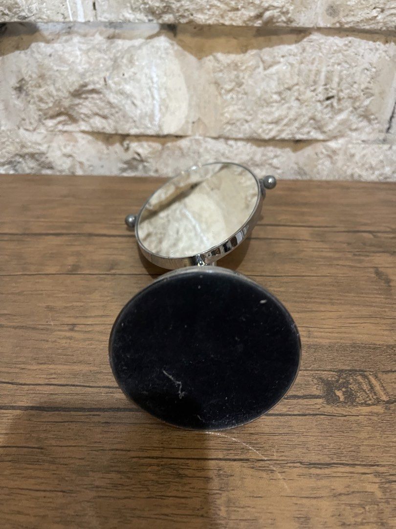 oval swivel tabletop mirror 11” (Category: Mirrors) located in San Fernando. Submitted by japansurpluselyu (Listing ID 1469684430, Image 3). Description: .