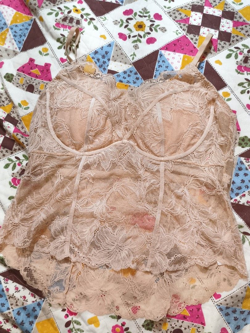 Padded tank top (Category: Sleeveless) located in Las Pinas. Submitted by dnbrbnt (Listing ID 1469699277, Image 2). Description: .