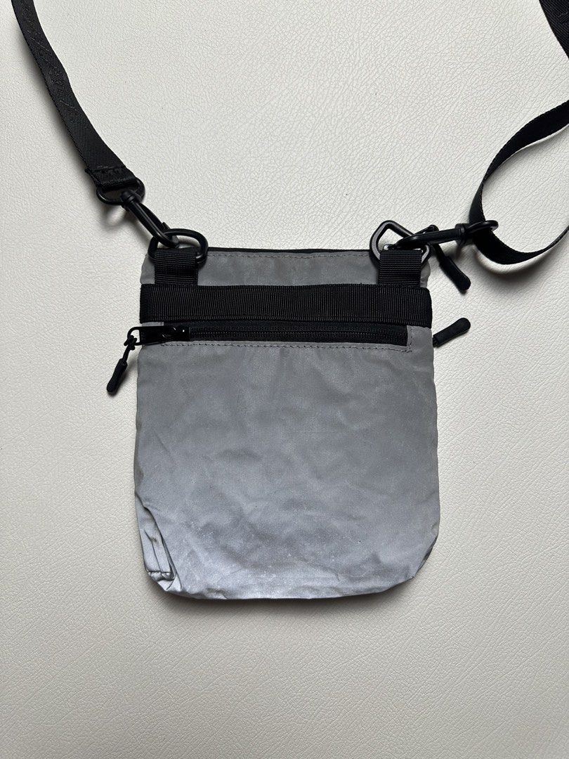 PALACE Sling bag (Category: Sling Bags) located in General Santos City (Dadiangas). Submitted by uragon.apparel (Listing ID 1469749593, Image 3). Description: .