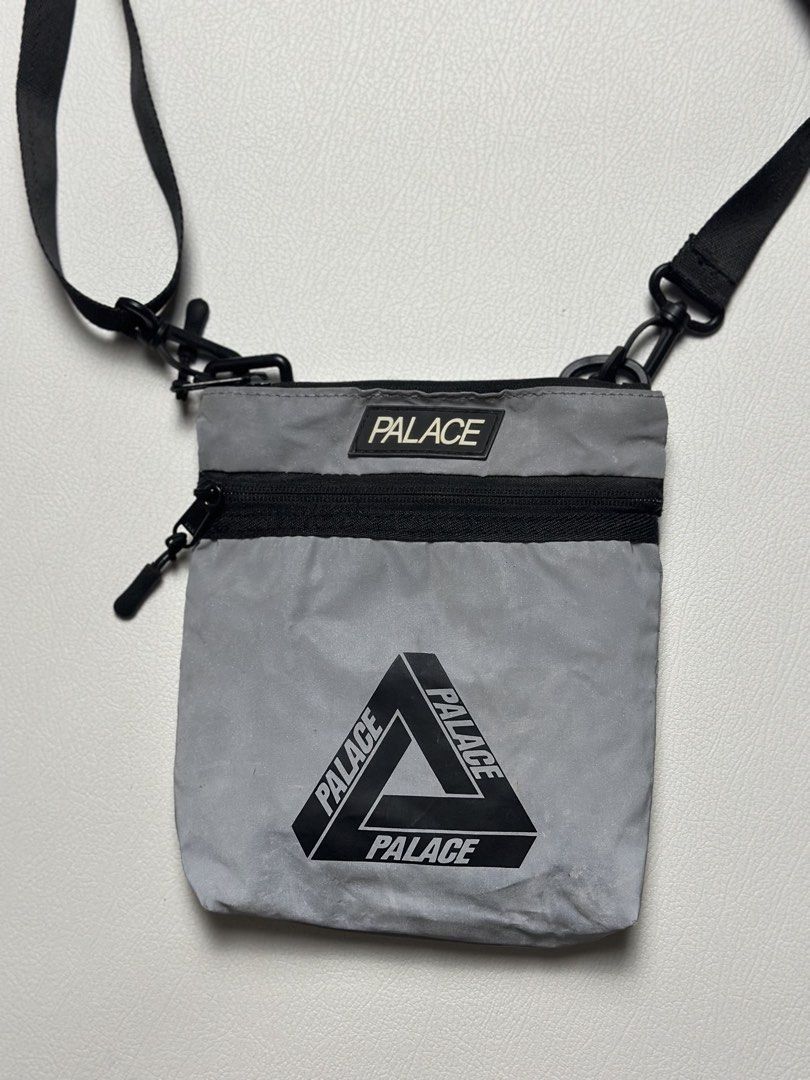 PALACE Sling bag (Category: Sling Bags) located in General Santos City (Dadiangas). Submitted by uragon.apparel (Listing ID 1469749593, Image 2). Description: .