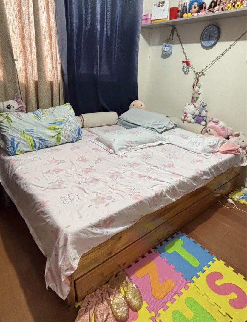 Palochina Wood Queen Size Pull-out Bed (Category: Bed Frames & Mattresses) located in Rizal. Submitted by turtle_ncd (Listing ID 1469578889, Image 1). Description: .
