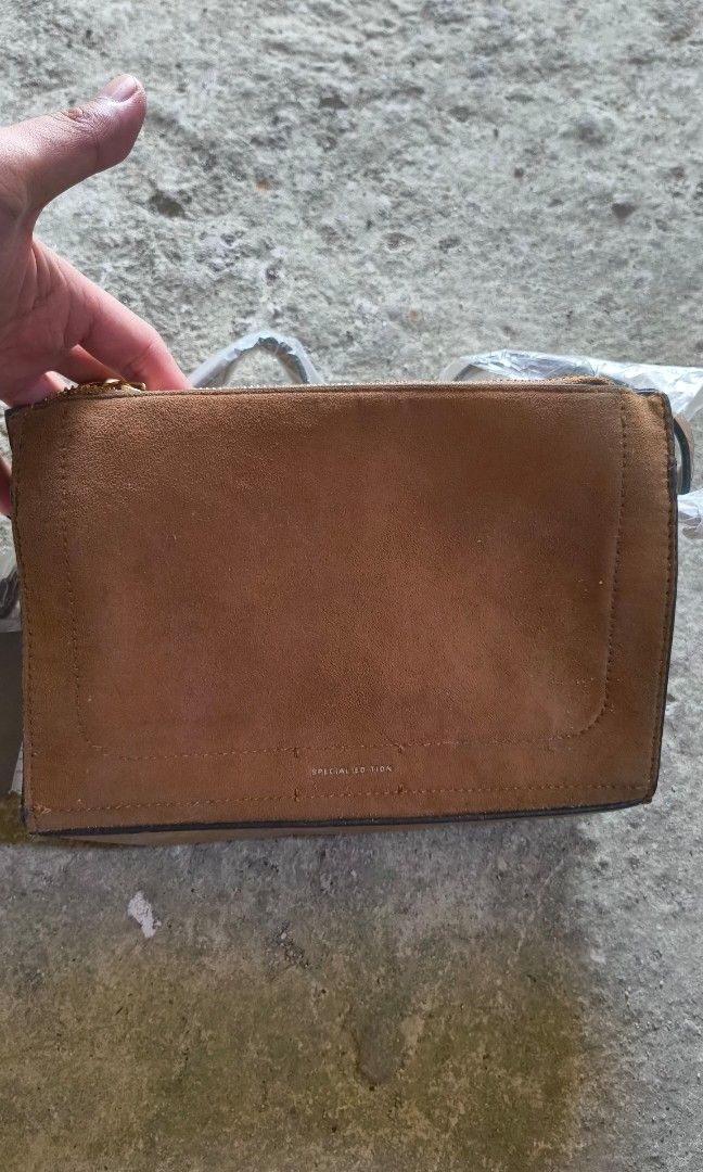 Parfois limited edition crossbody bag (Category: Cross-body Bags) located in Cavite. Submitted by swiftfish_2c26c0 (Listing ID 1469615372, Image 1). Description: .
