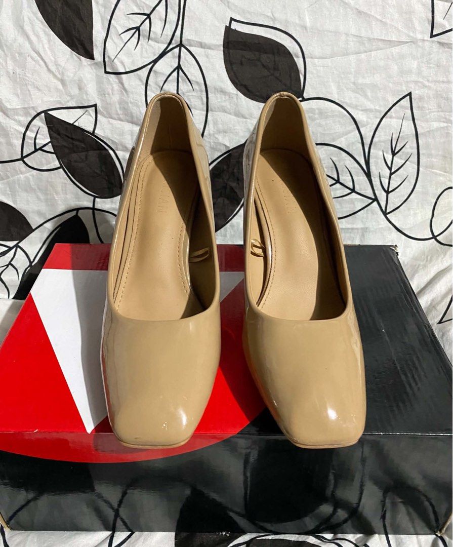 PARISIAN SANDALs (Category: Heels) located in Abucay. Submitted by aahnn20 (Listing ID 1469580110, Image 2). Description: Use once , sinout lang nung graduation. NO BOX buy it 2k 800php nalang..