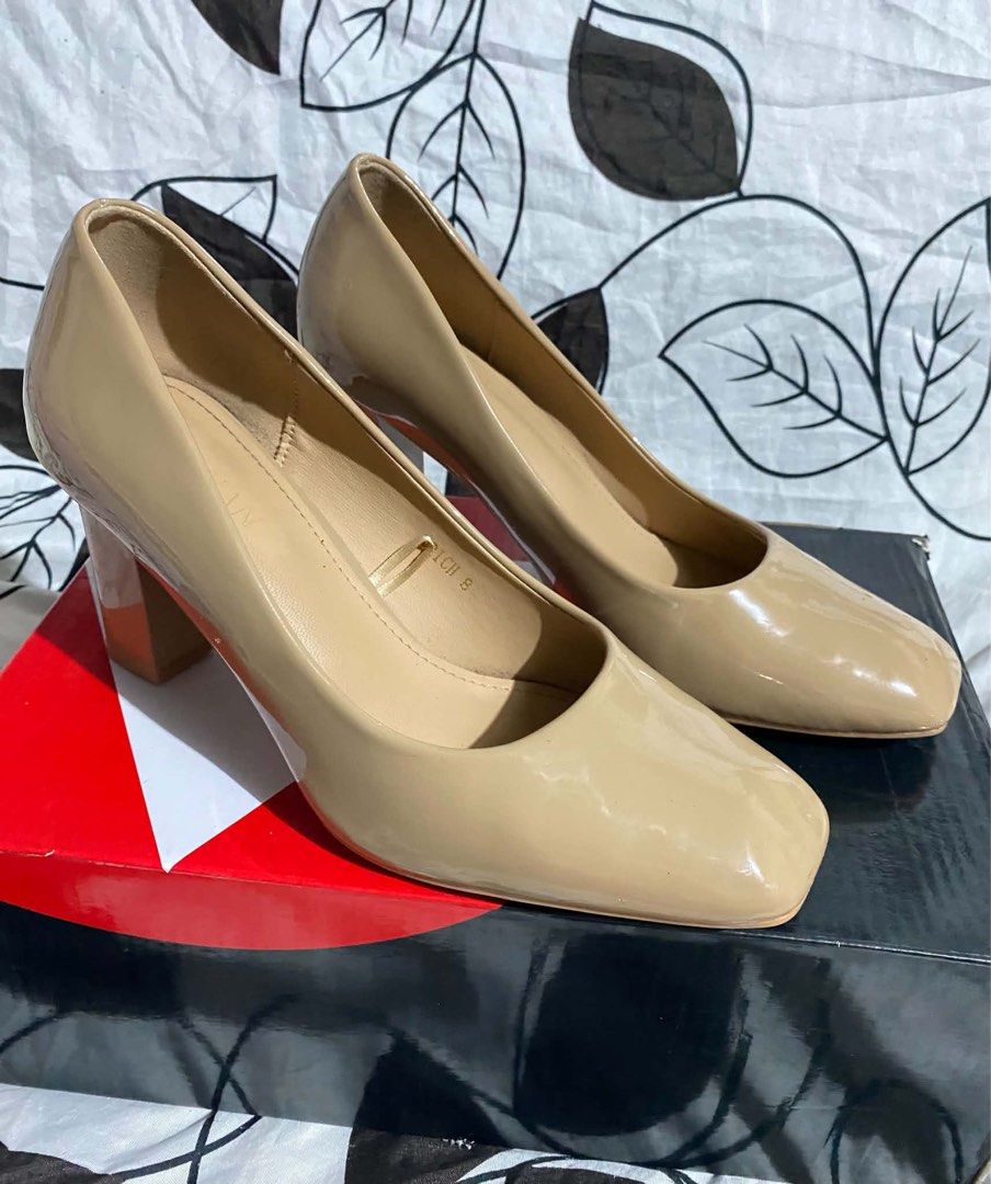 PARISIAN SANDALs (Category: Heels) located in Abucay. Submitted by aahnn20 (Listing ID 1469580110, Image 1). Description: Use once , sinout lang nung graduation. NO BOX buy it 2k 800php nalang..