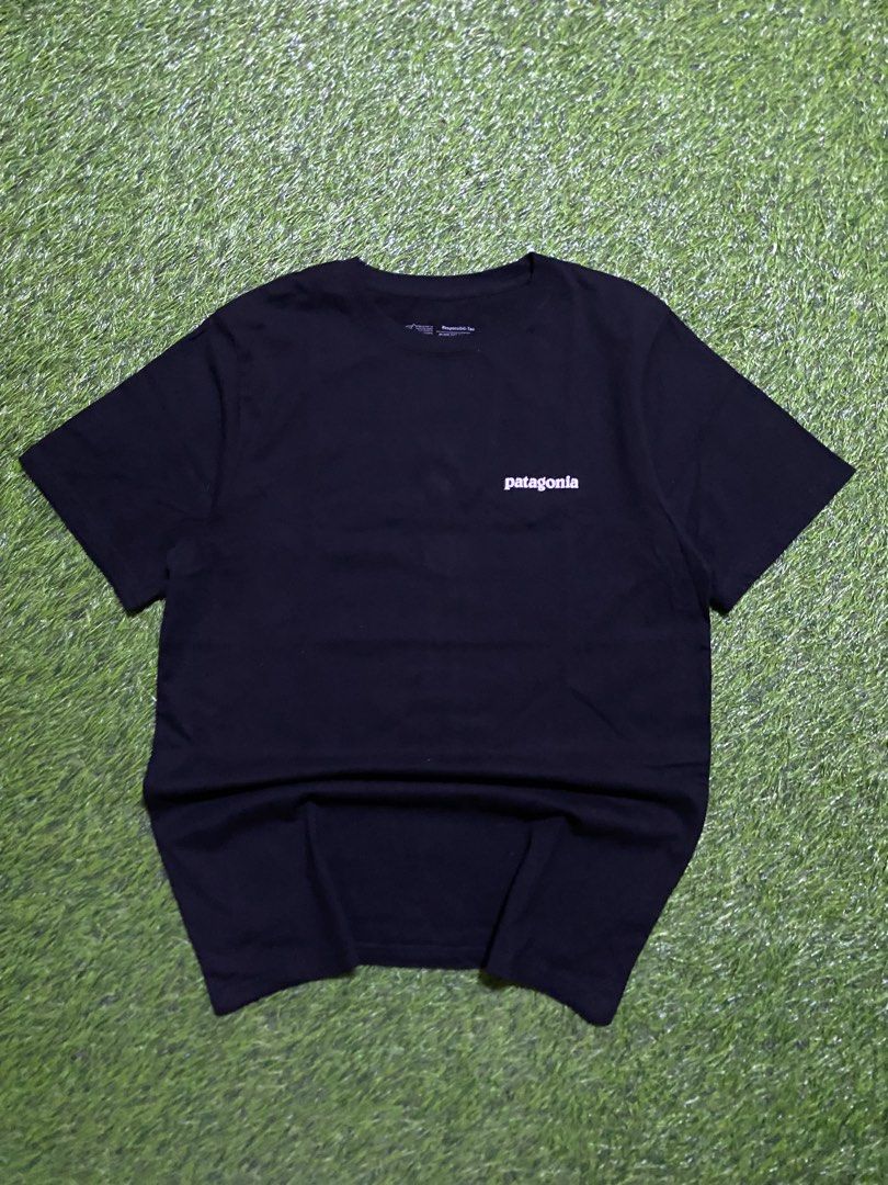 PATAGONIA (Category: Tshirts & Polo Shirts ) located in Manila. Submitted by niftythrifttt (Listing ID 1469723409, Image 1). Description: PATAGONIA SIZE L WIDTH - 20 LENGTH - 28 COLOR RATE 9.8 EXCELLENT CONDI NO ISSUE.