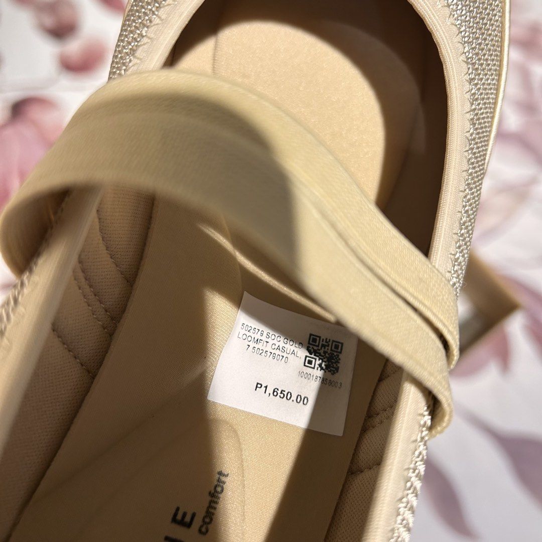 Payless Step One Cushioned Gold Mary Janes (Category: Sandals) located in Rizal. Submitted by from99abovecloset (Listing ID 1469696163, Image 3). Description: Size 7 Super comfy and soft perfect for sakitin ang paa like me hehe Bought this for 1650 at payless cubao branch Used for 2 hrs lang inside a carpeted events place pa so halos walang signs of usage, like new! RFS: decluttering.
