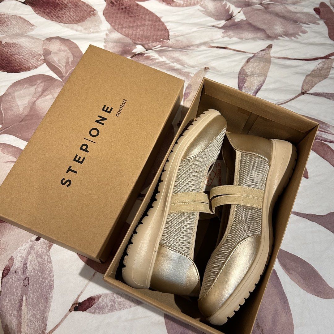 Payless Step One Cushioned Gold Mary Janes (Category: Sandals) located in Rizal. Submitted by from99abovecloset (Listing ID 1469696163, Image 1). Description: Size 7 Super comfy and soft perfect for sakitin ang paa like me hehe Bought this for 1650 at payless cubao branch Used for 2 hrs lang inside a carpeted events place pa so halos walang signs of usage, like new! RFS: decluttering.