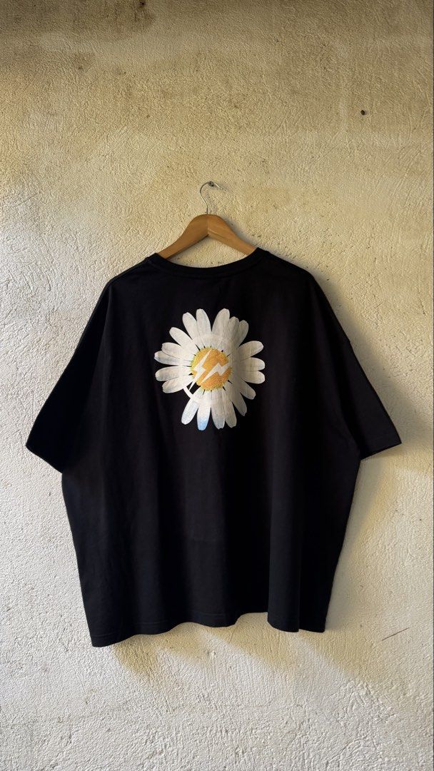 Peaceminusone (OFF) (Category: Tshirts & Polo Shirts ) located in Lipa City. Submitted by scrap.threads (Listing ID 1469667971, Image 2). Description: Item: Peaceminusone (OFF) Price: 250 Dimes: Width - 29 Length - 28 Issue: none Lipa City Ship via J&T (Shouldered by buyer) Payment via Gcash ***Notice*** Color may vary due to lighting. Payment first. Item/s are thrifted or used condition unless stated otherwise. Please manage your expectation..