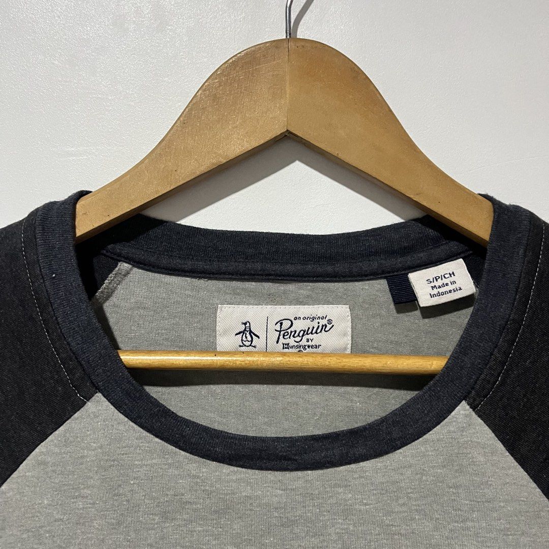 PENGUIN LONGSLEEVE‼️ (Category: Tshirts & Polo Shirts ) located in Cebu City. Submitted by clarkcamu68040 (Listing ID 1469717908, Image 3). Description: PENGUIN LONGSLEEVE‼️ AS NEW SIZE SMALL W 19.5 / L 26 COLORATE 10 / 10 ISSUE : ❌❌❌ PHP 580 + 90 SF 🛒🛒 📍CEBU ,CITY OF NAGA 🚚 J&T EXPRESS.