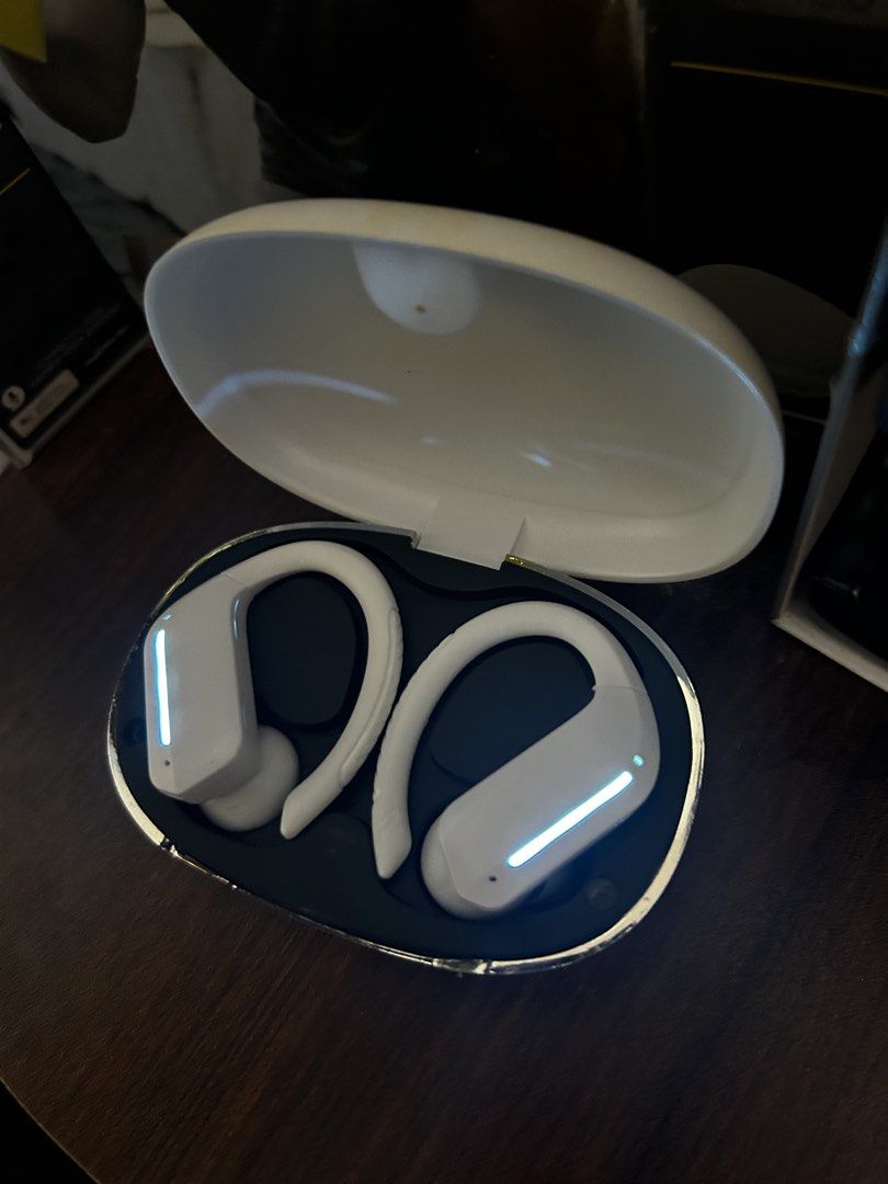 Perform wireless earbuds (Category: Other Gadgets) located in Dasmarinas. Submitted by jedskie0810 (Listing ID 1469679805, Image 3). Description: Product from 🇨🇦 canada This is never used 💯 % working/ charging case as well Rfs double As is no more type c charger but i can provide and no more extra rubber buds pero yun nakalagay sa earbuds is bago podi naisuot Free shipping.