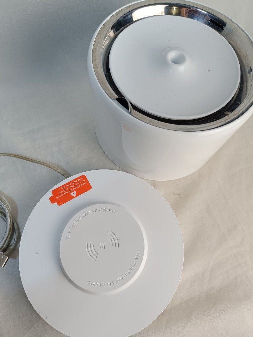 PETKIT Eversweet 3 Pro Wireless Pet Water Fountain (Category: Health & Grooming) located in Baguio. Submitted by clothes.over.bros.ph_2020 (Listing ID 1469596221, Image 2). Description: - Item: PETKIT Eversweet 3 Pro Wireless Pet Water Fountain - Color: White with sleek stainless steel top - Ideal For: Cats and small breed dogs - Modes: Smart mode and Normal mode settings - Connectivity: Bluetooth enabled - Power: 5V power supply with detachable 