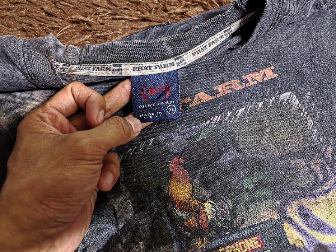 Phat Farm Roster Shirt (Category: Tshirts & Polo Shirts ) located in San Juan City. Submitted by reddvelasquez4298 (Listing ID 1469588102, Image 3). Description: Phat Farm Roster Bleach Shirt Size XL 24 Width 30 Length Good Condition Not sure kung ganyan talaga siya na bleach. Ganyan ko na din kasi nakuha. 600 pesos PM.