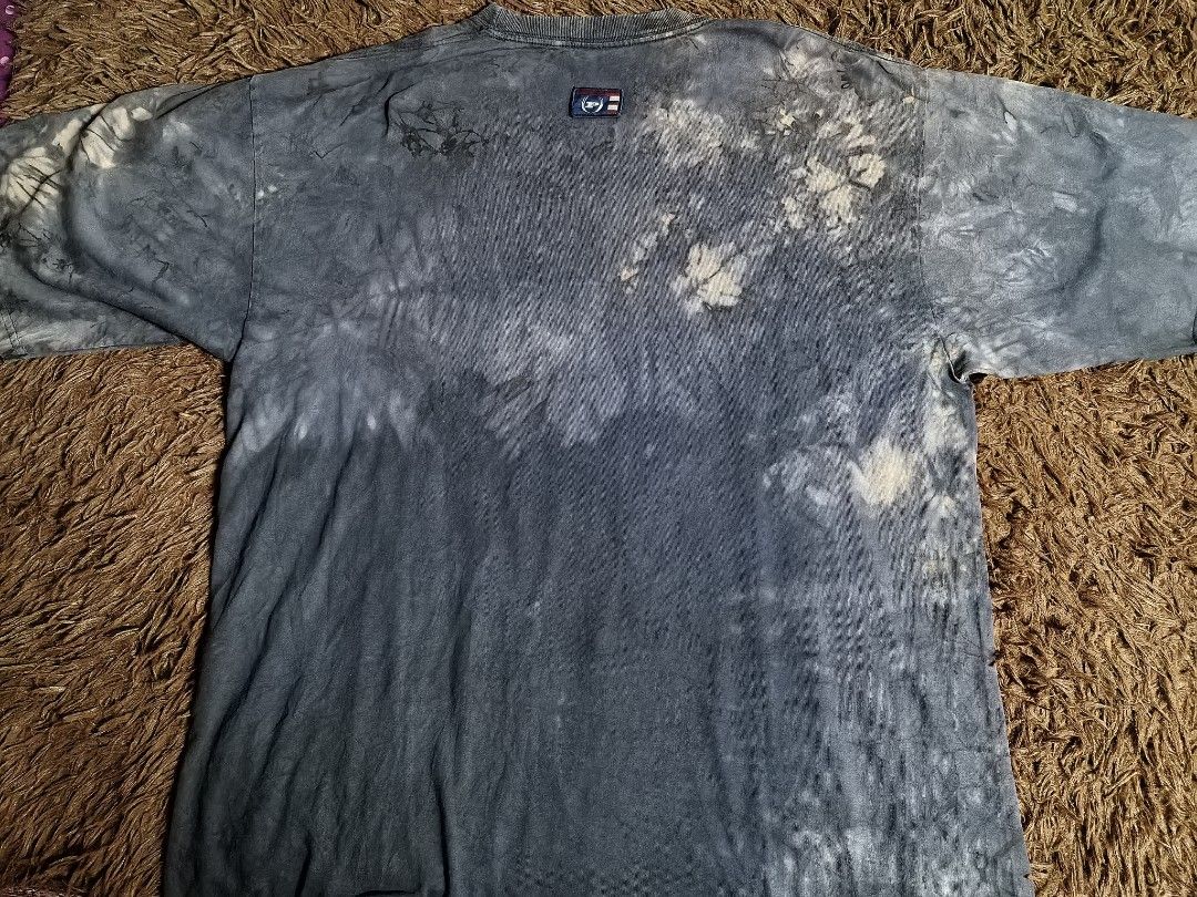 Phat Farm Roster Shirt (Category: Tshirts & Polo Shirts ) located in San Juan City. Submitted by reddvelasquez4298 (Listing ID 1469588102, Image 2). Description: Phat Farm Roster Bleach Shirt Size XL 24 Width 30 Length Good Condition Not sure kung ganyan talaga siya na bleach. Ganyan ko na din kasi nakuha. 600 pesos PM.