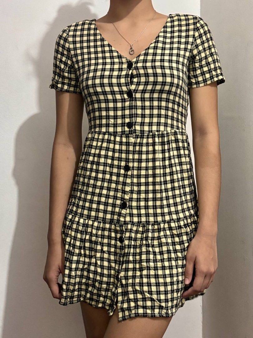 PRELOVED (Category: Dresses) located in Manila. Submitted by fleure_26 (Listing ID 1469723239, Image 1). Description: .