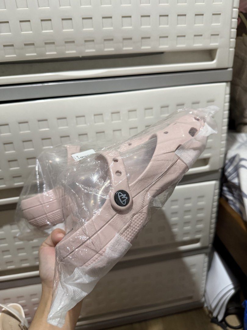 Pink Ballerina Slippers (Category: Slippers & Slides) located in Manila. Submitted by bln.preloved (Listing ID 1469716297, Image 3). Description: - Size 36 po.