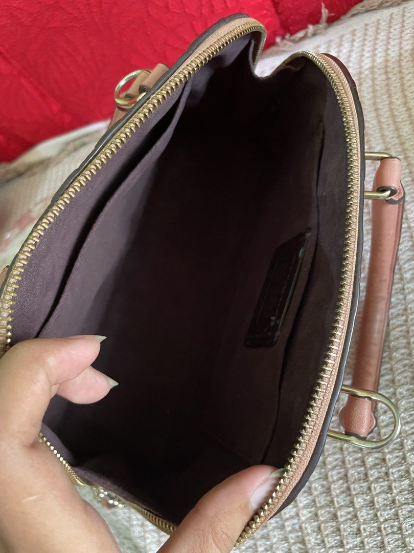 PINK Coach Mini Sierra Bag (Category: Luxury Bags & Wallets) located in San Quintin. Submitted by polasolah (Listing ID 1469704096, Image 3). Description: ACCEPTING PRICE OFFERS! needs cleaning, wala yung longer niya na strap. all are seen in pics ACCEPTING OFFER!!! .
