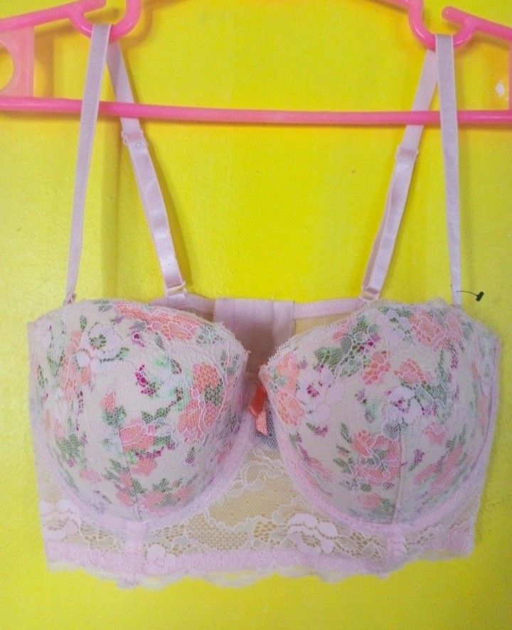 Pink Floral Bra Size:36C (Category: Undergarments & Loungewear) located in Navotas City. Submitted by vanilla_sandalwood (Listing ID 1469693095, Image 2). Description: -No Brand -Color: Pink -Floral design -Underwire Regular Pads -Like New.